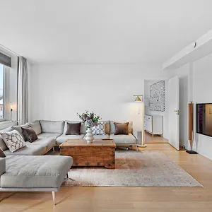  Apartment Sanders Monarch - Charming One-bedroom With Two Balconies